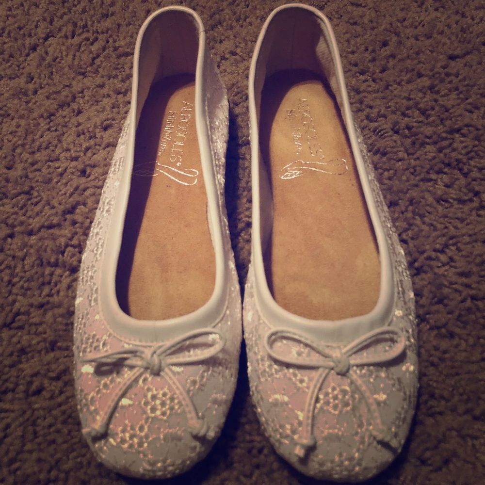 🌼CUTE WHITE FLATS